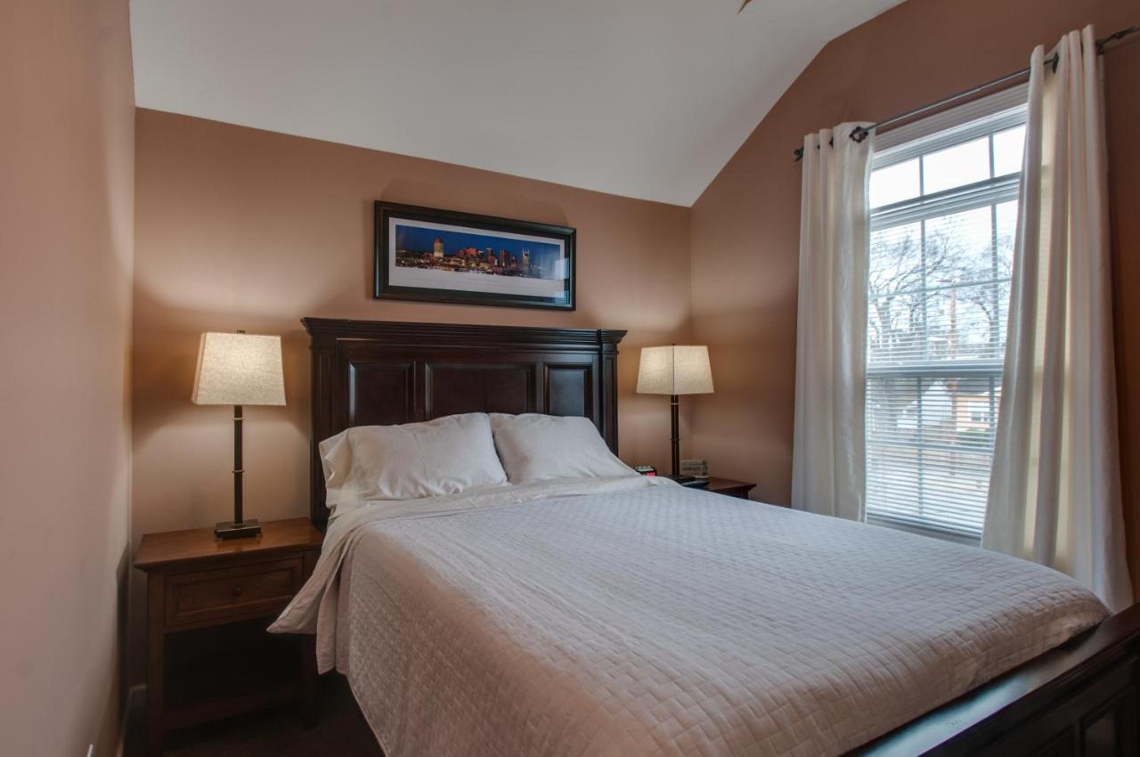 Vacation Home 5 Mins To Down Town 2 Bedrooms 2 Baths Garden Area Hot Tub Nashville Buitenkant foto