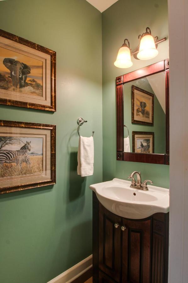 Vacation Home 5 Mins To Down Town 2 Bedrooms 2 Baths Garden Area Hot Tub Nashville Buitenkant foto