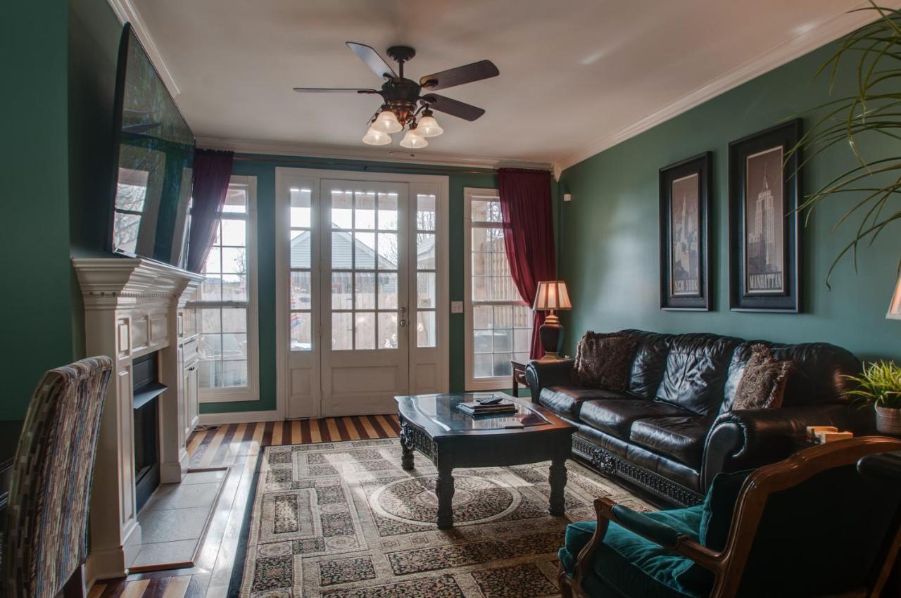 Vacation Home 5 Mins To Down Town 2 Bedrooms 2 Baths Garden Area Hot Tub Nashville Buitenkant foto