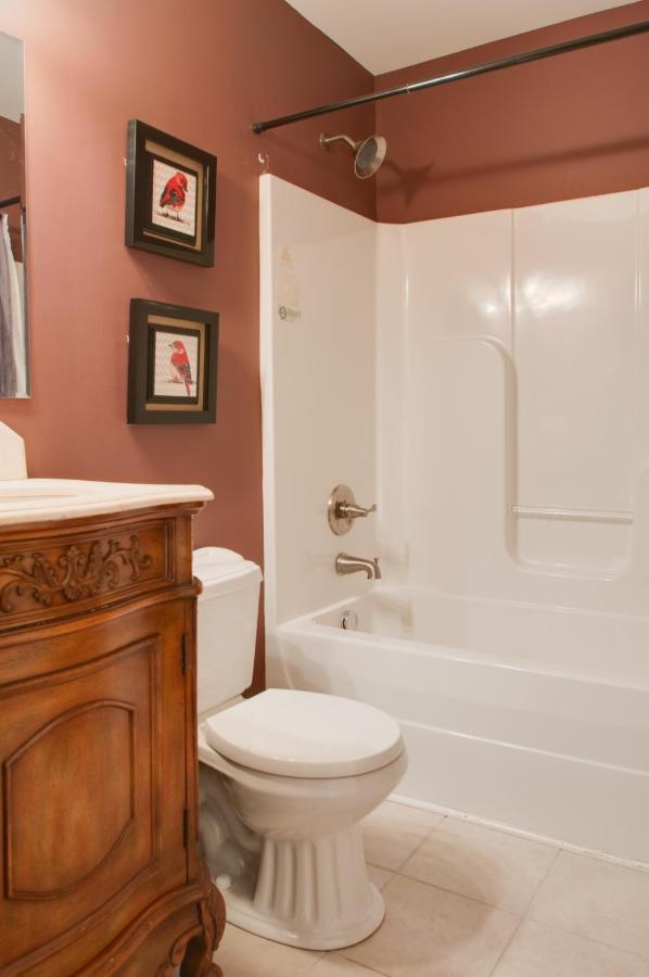 Vacation Home 5 Mins To Down Town 2 Bedrooms 2 Baths Garden Area Hot Tub Nashville Buitenkant foto